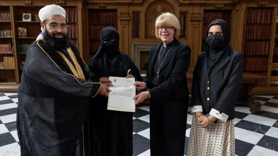 Archbishop of Canterbury withdraws award from Pakistani imam over AQ leader remarks