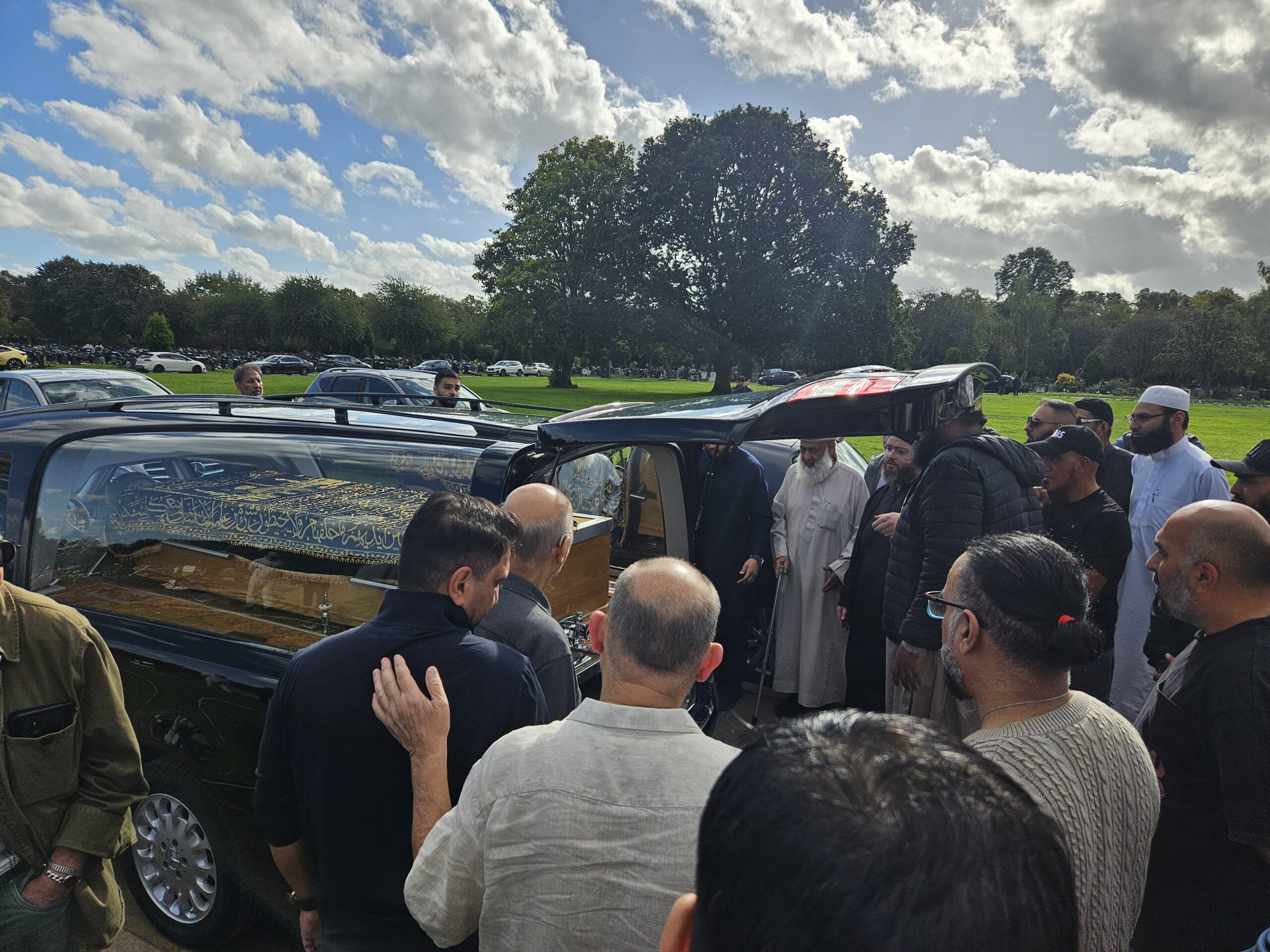 Muslim da'ee Munir Farooqi laid to rest in Manchester